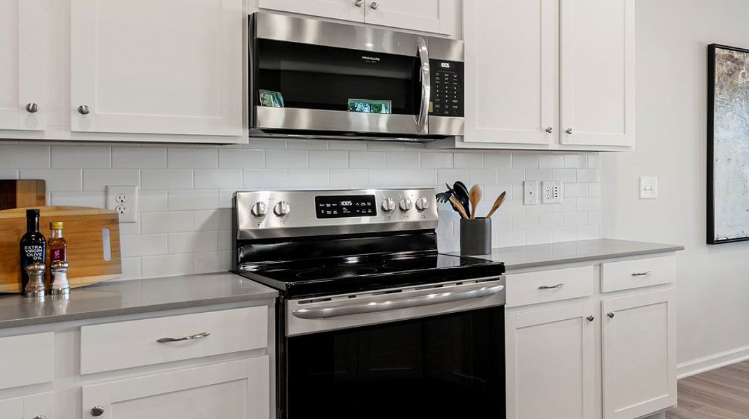 Chateau TH EI Stainless Appliances