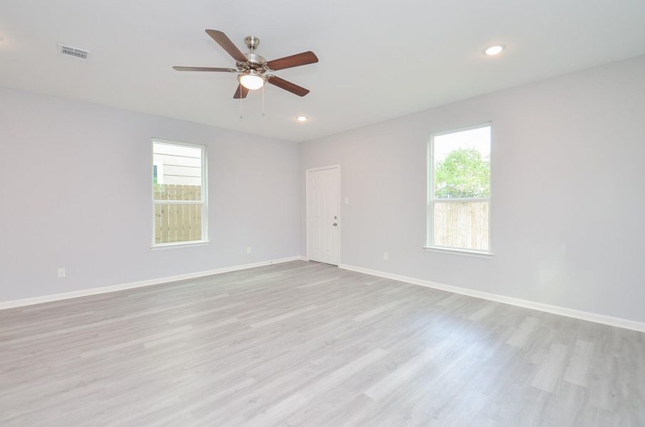 Spacious, unfurnished interior of a new home in , Houston (Image 42).