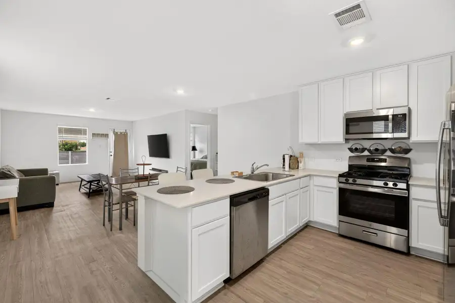Furnished interior view inside a new home in Elm Creek, Elgin (Image 15).