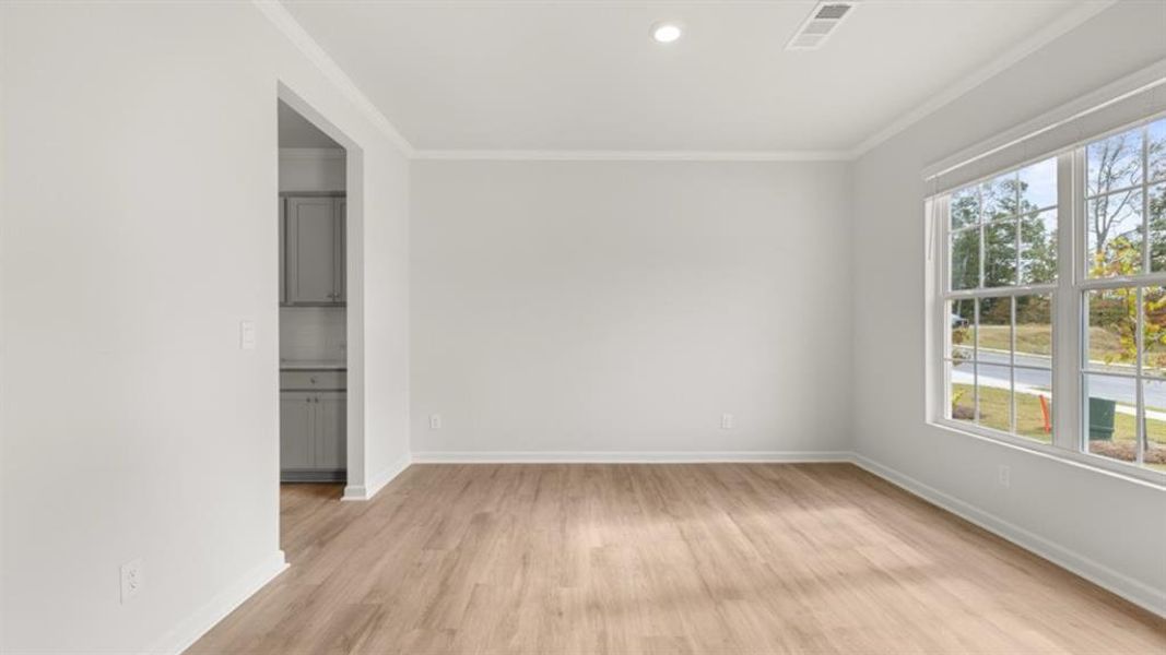 Spacious, unfurnished interior of a new home in Lost Creek, Dallas (Image 39).