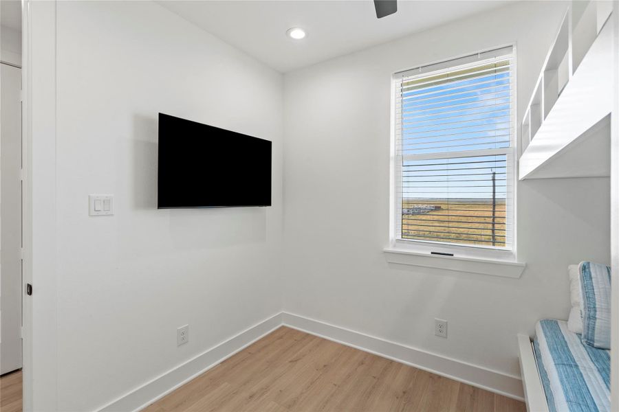 Spacious, unfurnished interior of a new home in , Galveston (Image 21).