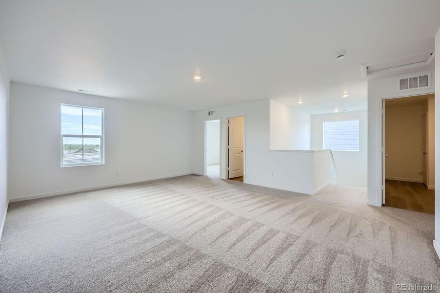 Spacious, unfurnished interior of a new home in , Colorado Springs (Image 10).