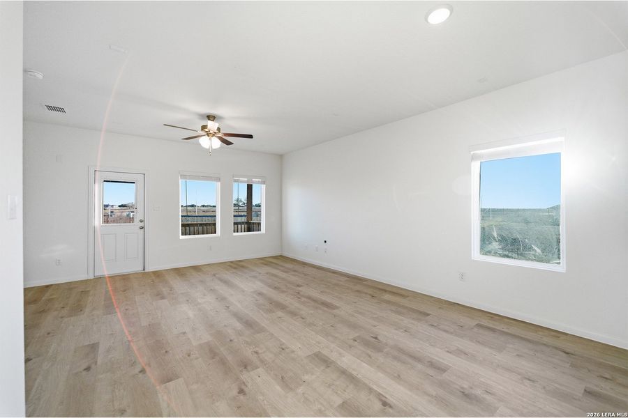 Spacious, unfurnished interior of a new home in Garden Grove, San Antonio (Image 24).