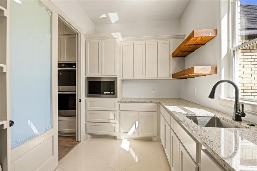 Furnished interior view inside a new home in Pecan Plantation, Granbury (Image 10).