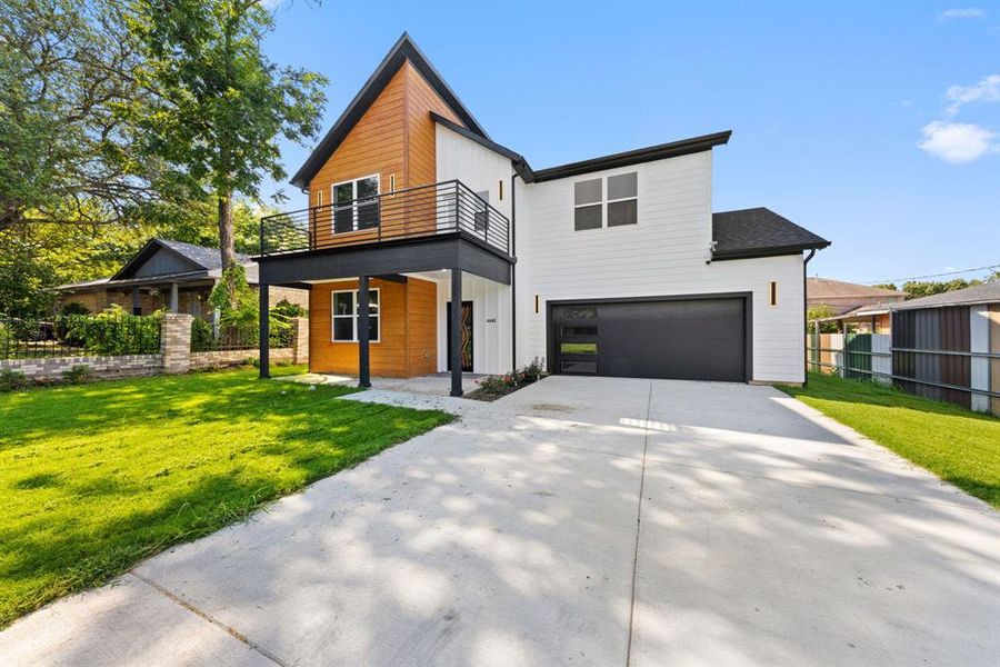 Front exterior of a new home in , Dallas, TX, highlighting curb appeal (Image 21). Front exterior of a new home in , Dallas, TX, highlighting curb appeal (Image 21).