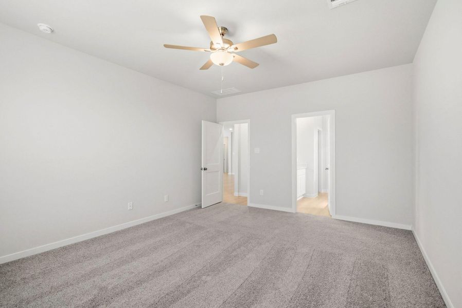 Spacious, unfurnished interior of a new home in Fulshear Lakes, Fulshear (Image 13). Spacious, unfurnished interior of a new home in Fulshear Lakes, Fulshear (Image 13).