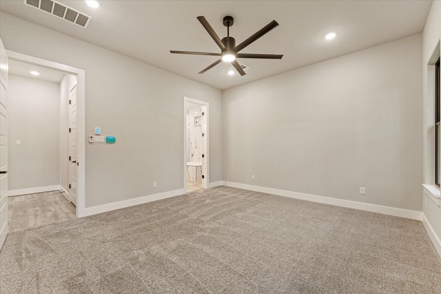 Spacious, unfurnished interior of a new home in , Huntsville (Image 23). Spacious, unfurnished interior of a new home in , Huntsville (Image 23).