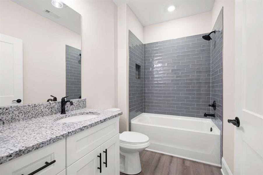 Furnished interior view inside a new home in , Dallas (Image 8).