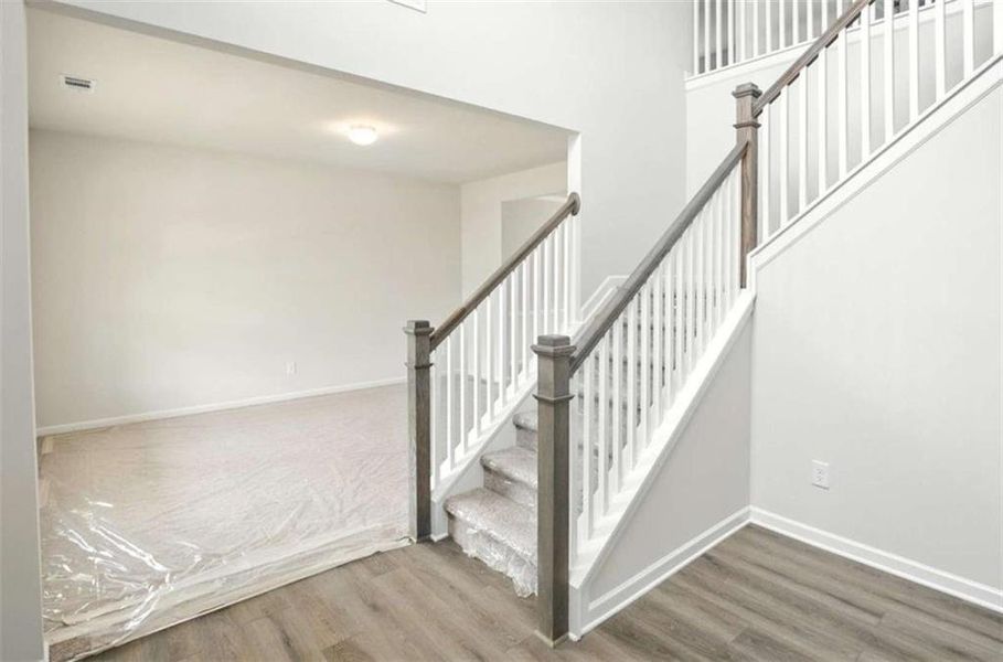 Spacious, unfurnished interior of a new home in Creekside Landing, Dallas (Image 14).