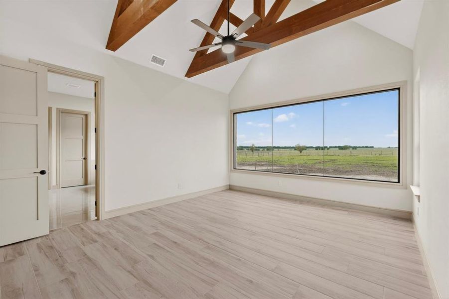 Spacious, unfurnished interior of a new home in , Celeste (Image 33).