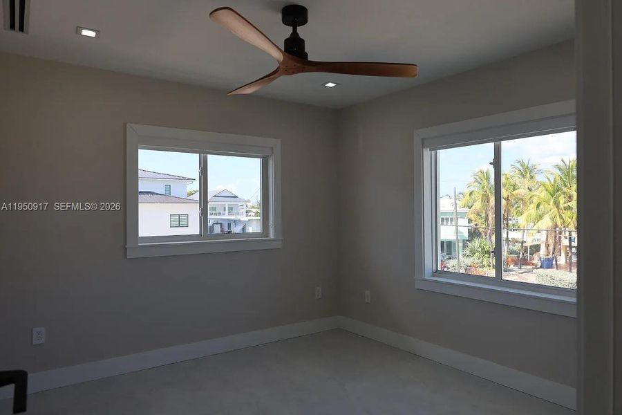 Spacious, unfurnished interior of a new home in , Tavernier (Image 20).