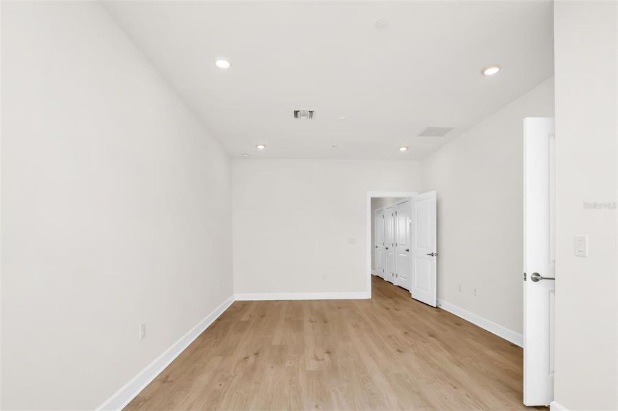 Spacious, unfurnished interior of a new home in , Punta Gorda (Image 39).