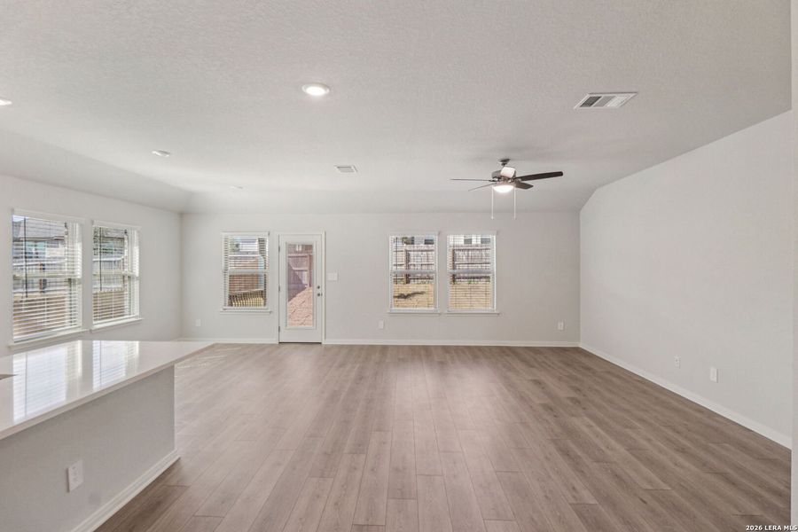 Spacious, unfurnished interior of a new home in Arcadia Ridge - Classic Series, San Antonio (Image 44).