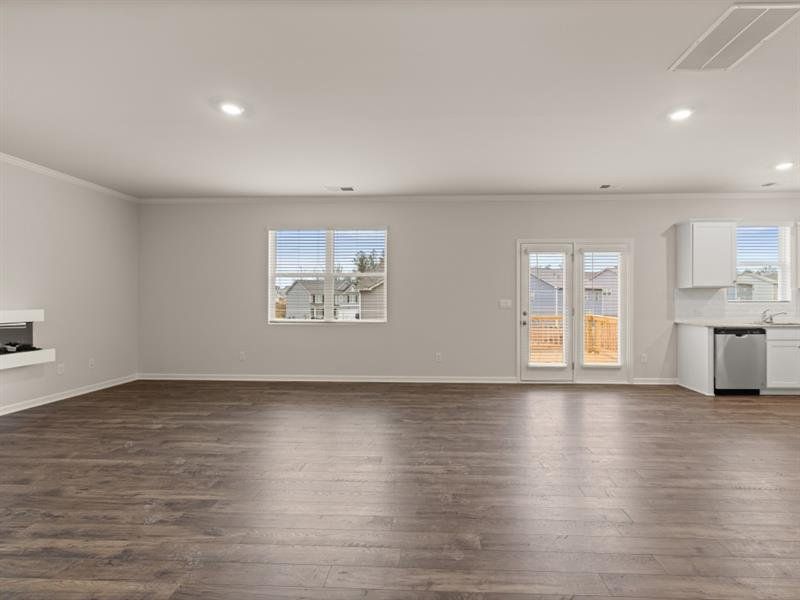 Spacious, unfurnished interior of a new home in Northwoods at Mirror Lake, Villa Rica (Image 16).
