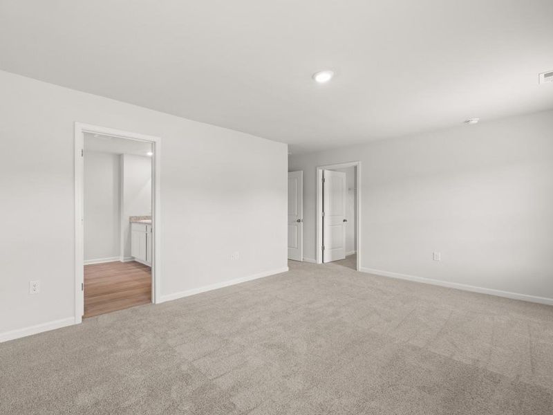 Spacious, unfurnished interior of a new home in Oakleigh Glen, Dallas (Image 18).