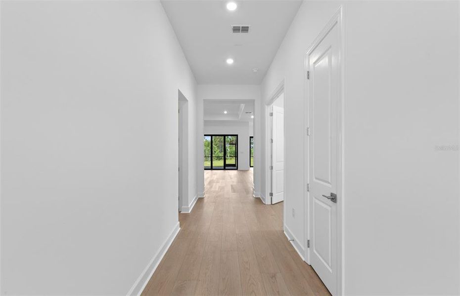 Spacious, unfurnished interior of a new home in Lakespur Wellen Park, Venice (Image 20).
