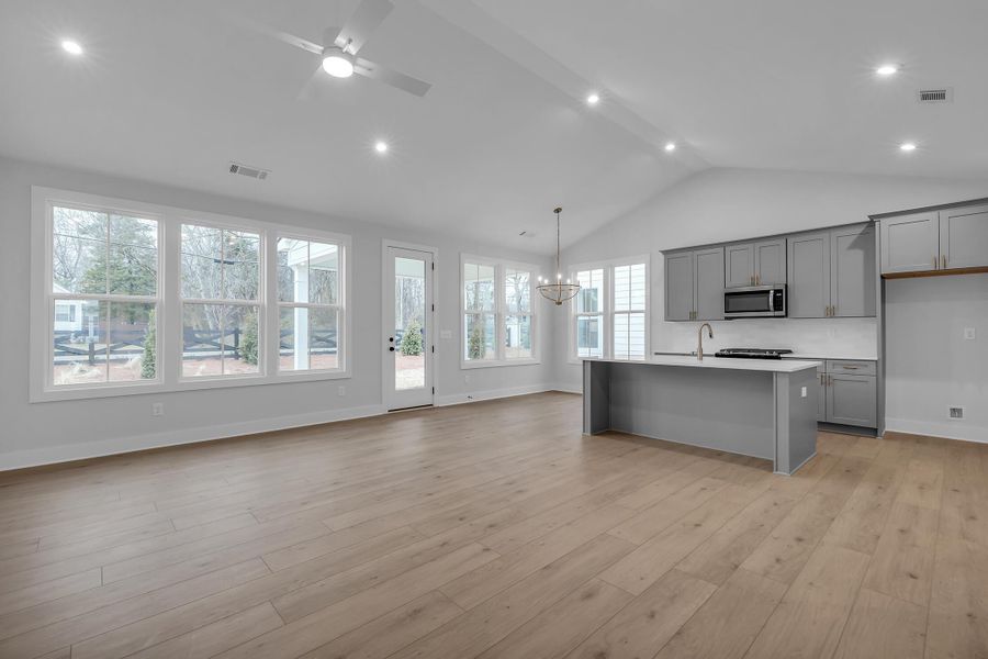 Spacious, unfurnished interior of a new home in Social Circle, Chattanooga (Image 7).