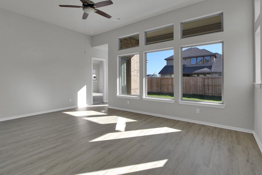 Spacious, unfurnished interior of a new home in Canterra Creek  60', Rosharon (Image 27).
