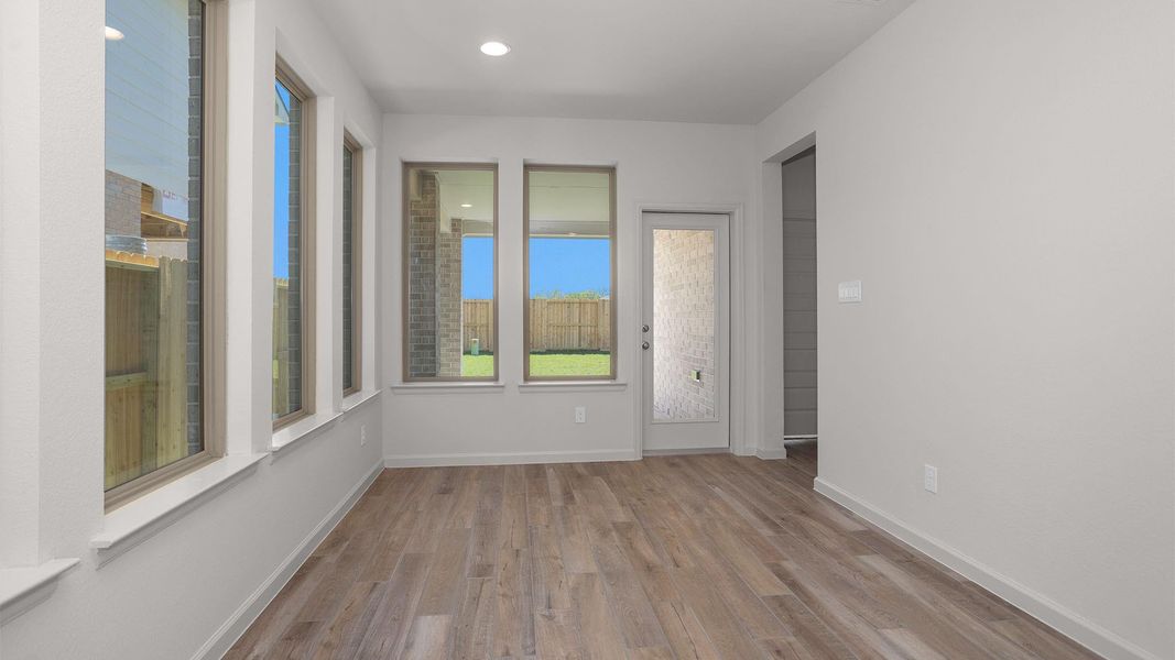 Spacious, unfurnished interior of a new home in Candela, Richmond (Image 11).