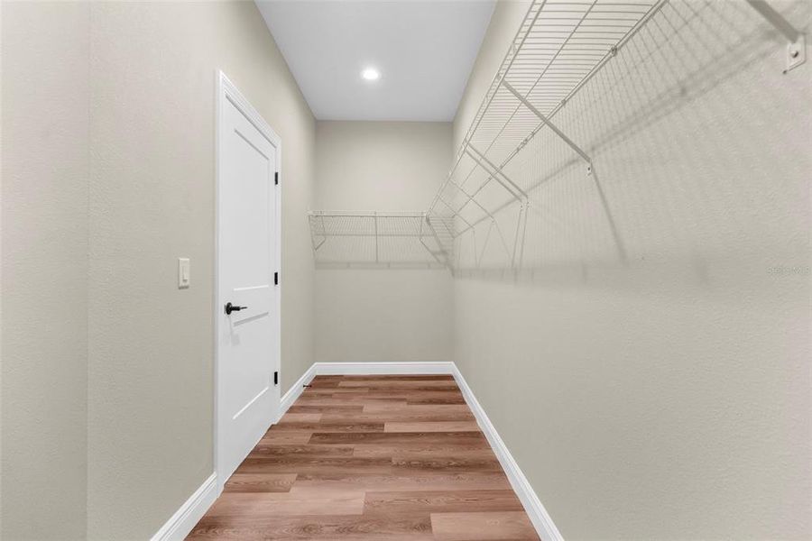 Spacious, unfurnished interior of a new home in , Weeki Wachee (Image 17).