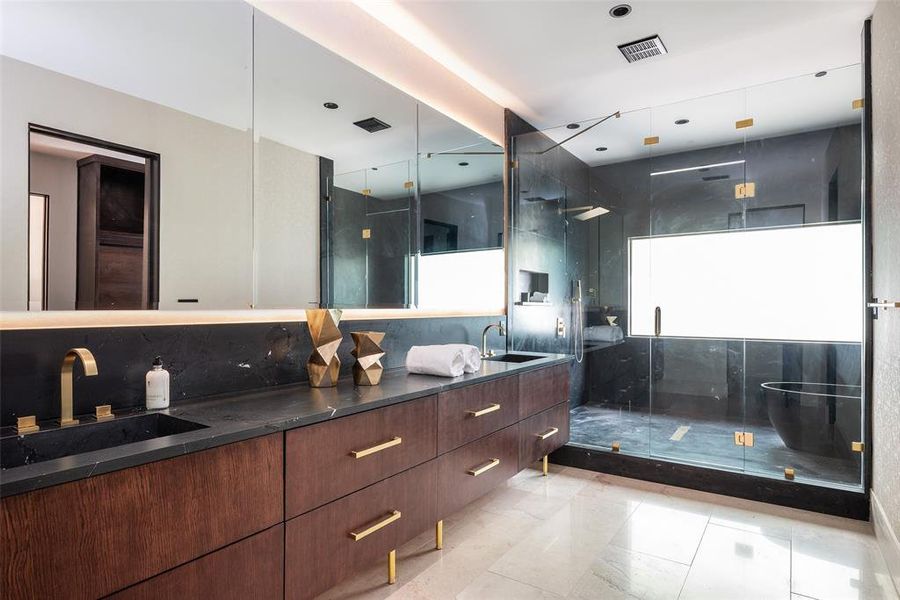Furnished interior view inside a new home in , Dallas (Image 8).