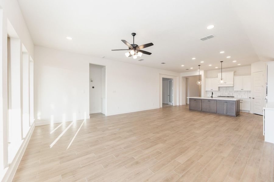 Spacious, unfurnished interior of a new home in Jordan Ranch, Fulshear (Image 25).