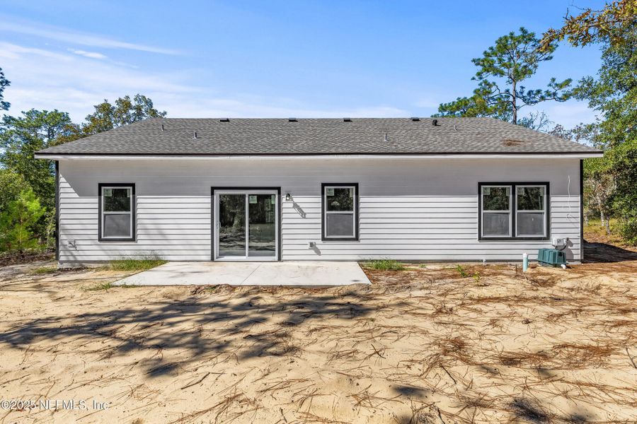 Exterior details and patio area of a home in , Keystone Heights (Image 12).