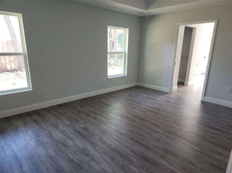 Spacious, unfurnished interior of a new home in , Spring Hill (Image 5).