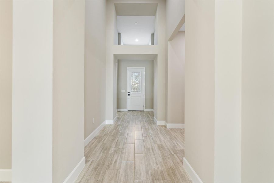 Spacious, unfurnished interior of a new home in , Westlake (Image 19).