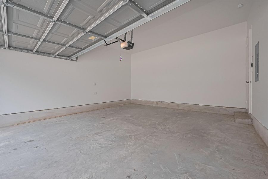 Spacious, unfurnished interior of a new home in Regents Court, Houston (Image 34).