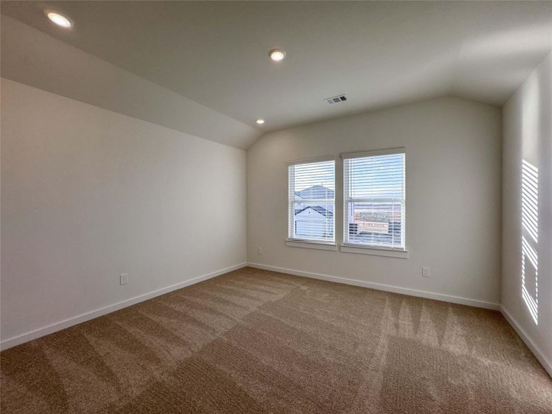 Spacious, unfurnished interior of a new home in Creekhaven, Rosharon (Image 12).