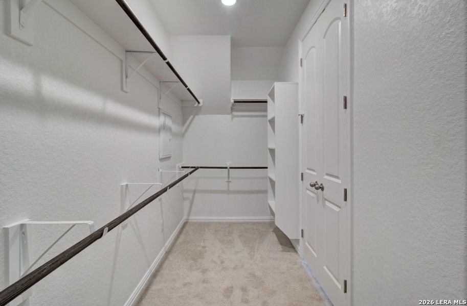 Spacious, unfurnished interior of a new home in Clear Creek, New Braunfels (Image 14).