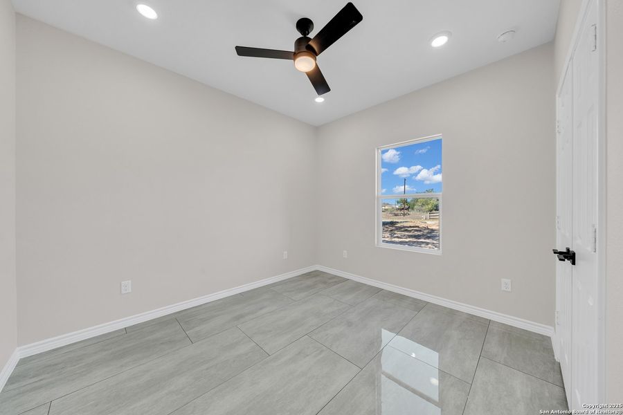 Spacious, unfurnished interior of a new home in , Natalia (Image 13).