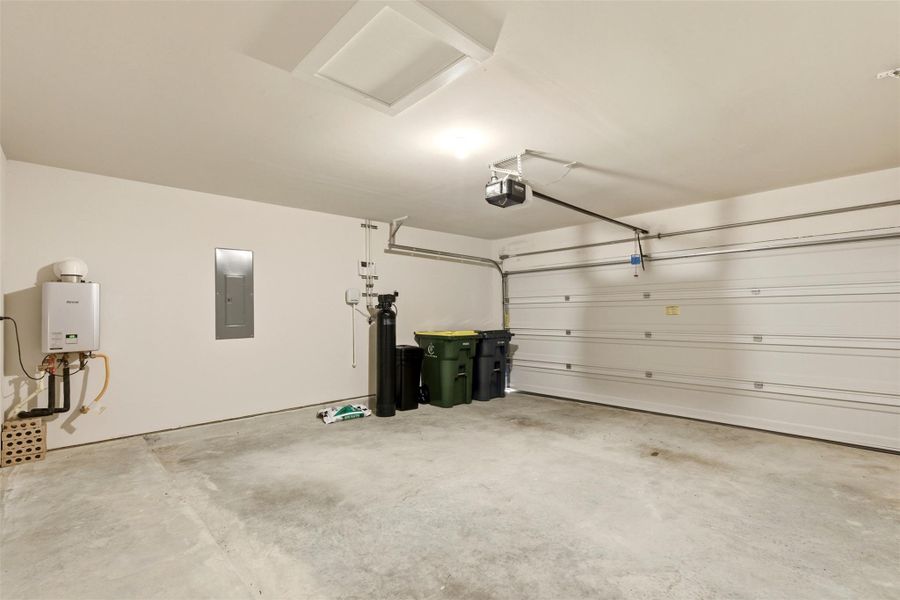 2-Car Garage - Tankless WT & Water Softner Sys 2-Car Garage - Tankless WT & Water Softner Sys