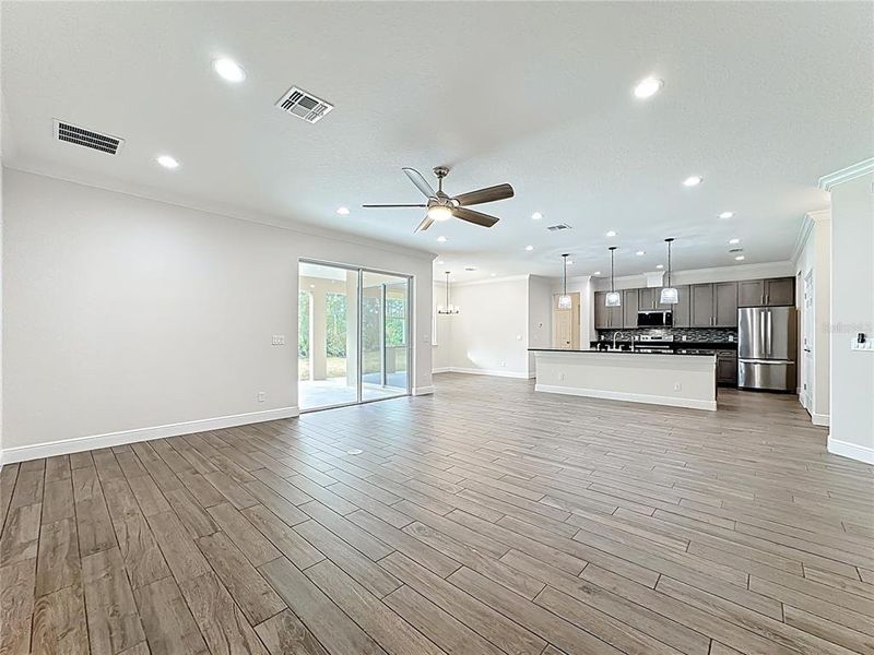 Spacious, unfurnished interior of a new home in , Orlando (Image 70).