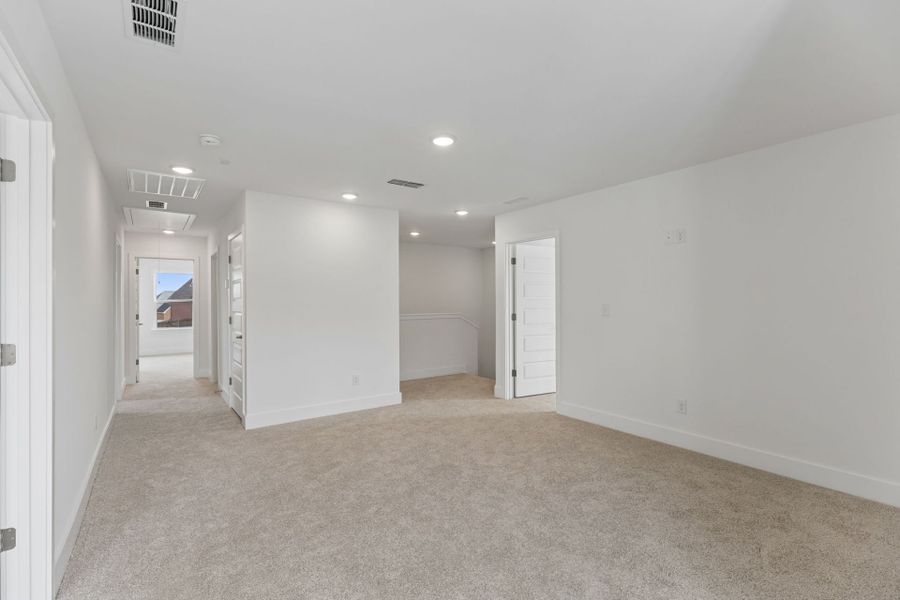 Spacious, unfurnished interior of a new home in Glenview Farms, Murfreesboro (Image 35).