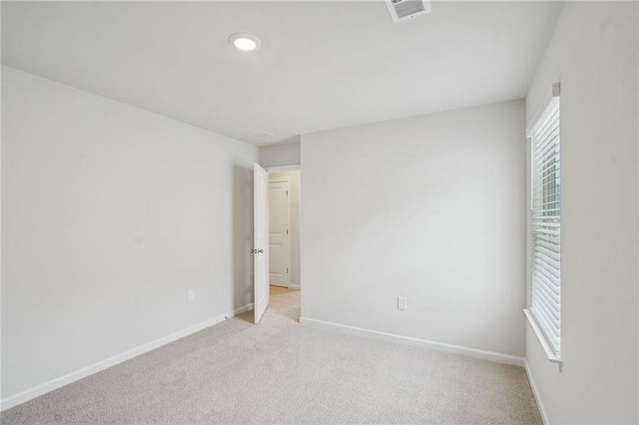 Spacious, unfurnished interior of a new home in Westmont Preserve, Powder Springs (Image 26).