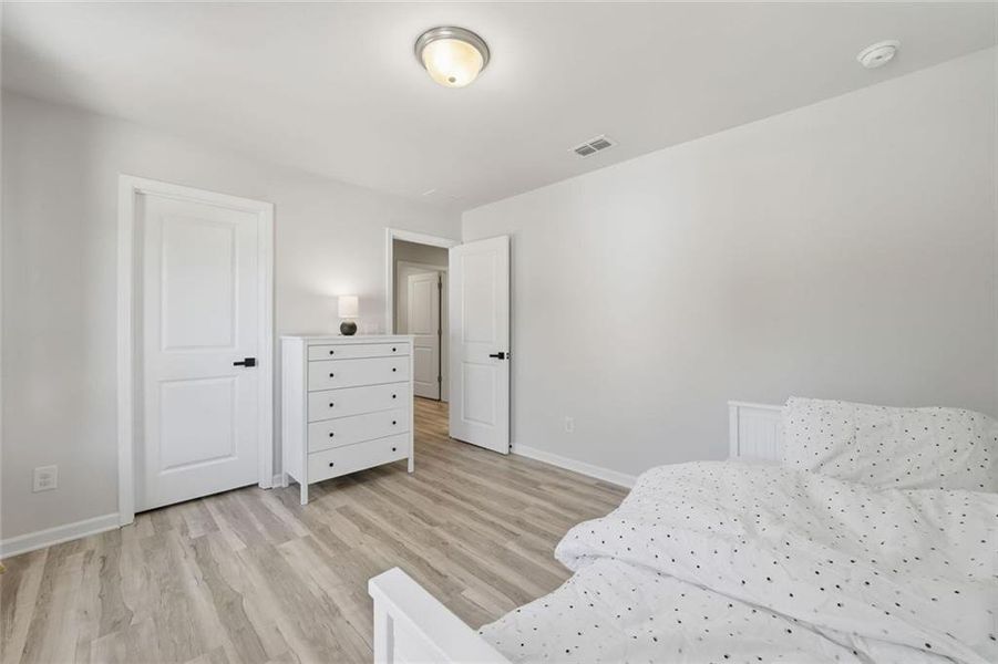 Spacious, unfurnished interior of a new home in Riverwood, Dallas (Image 24).