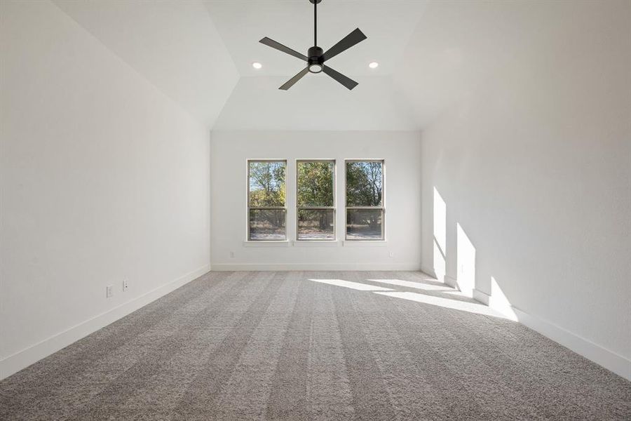 Spacious, unfurnished interior of a new home in Rolling Creek Ranch, Aledo (Image 36).