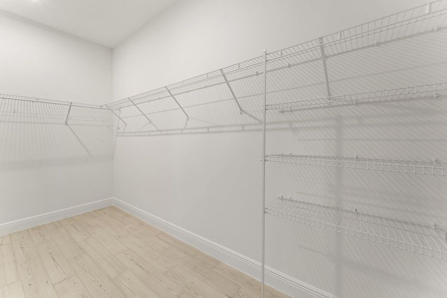 Spacious, unfurnished interior of a new home in Avila, Jensen Beach (Image 10).