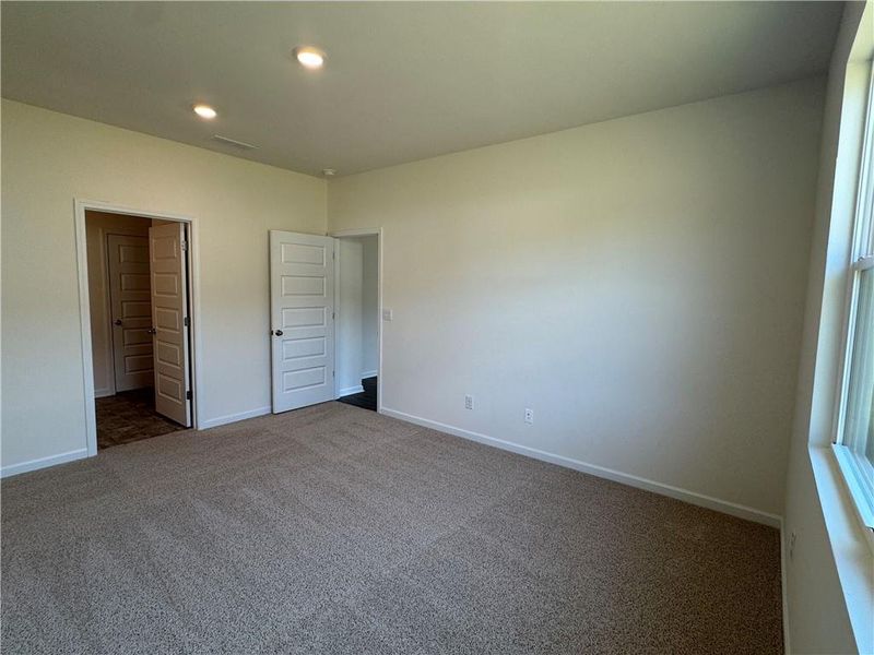 Spacious, unfurnished interior of a new home in Oakchase at Hampton, Hampton (Image 24).