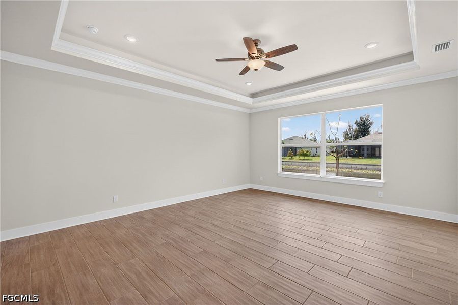 Spacious, unfurnished interior of a new home in Cape Coral, Cape Coral (Image 19).