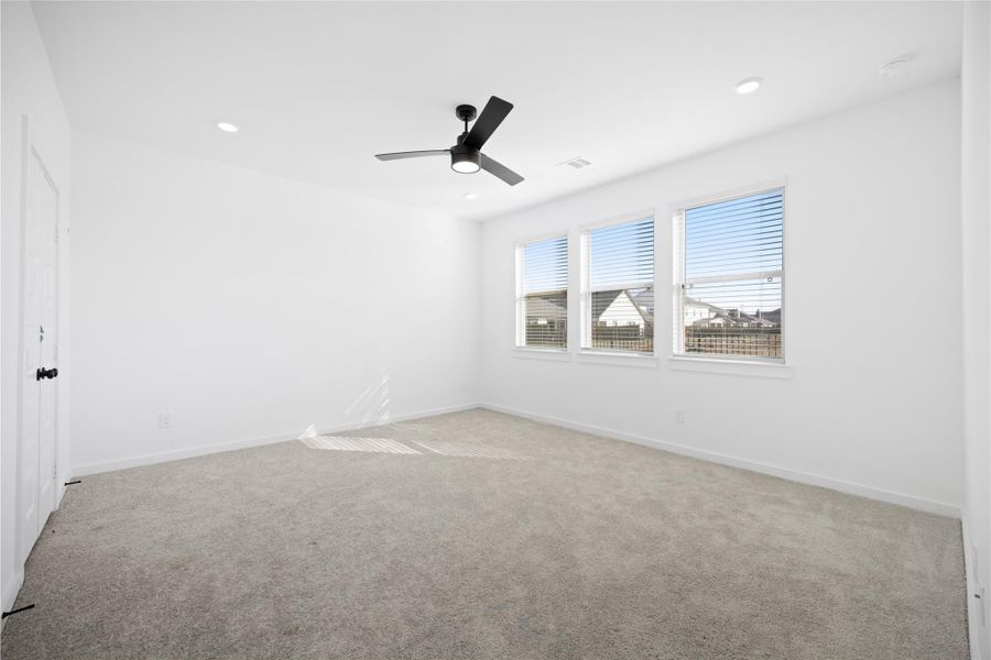 Spacious, unfurnished interior of a new home in Kendall Lakes, Alvin (Image 17). Spacious, unfurnished interior of a new home in Kendall Lakes, Alvin (Image 17).