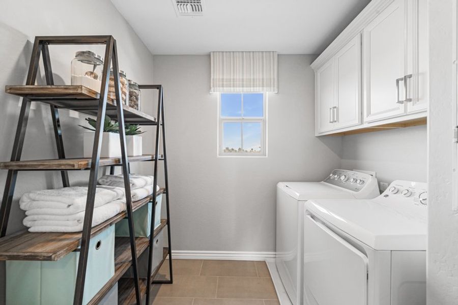 Representative furnished interior of a home built from the 35-4 by Taylor Morrison in Parkside, Phoenix (Image 31).