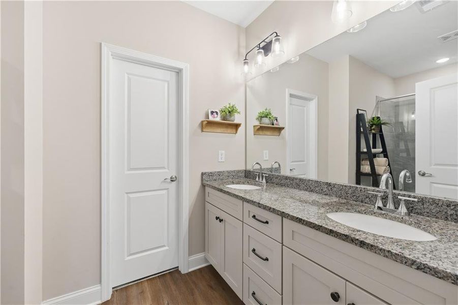 Furnished interior view inside a new home in , Waleska (Image 33).