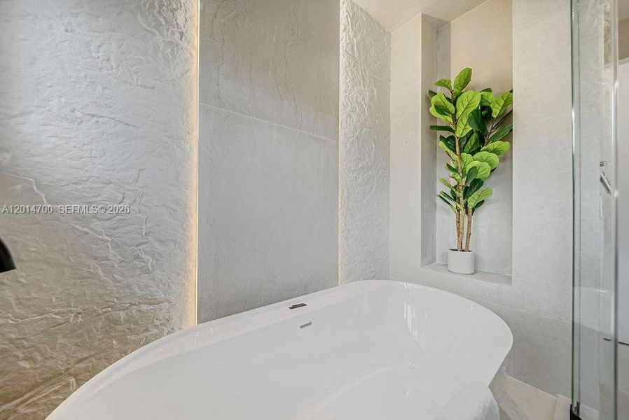 Close-up of interior finishes inside a home in , Fort Lauderdale (Image 21).