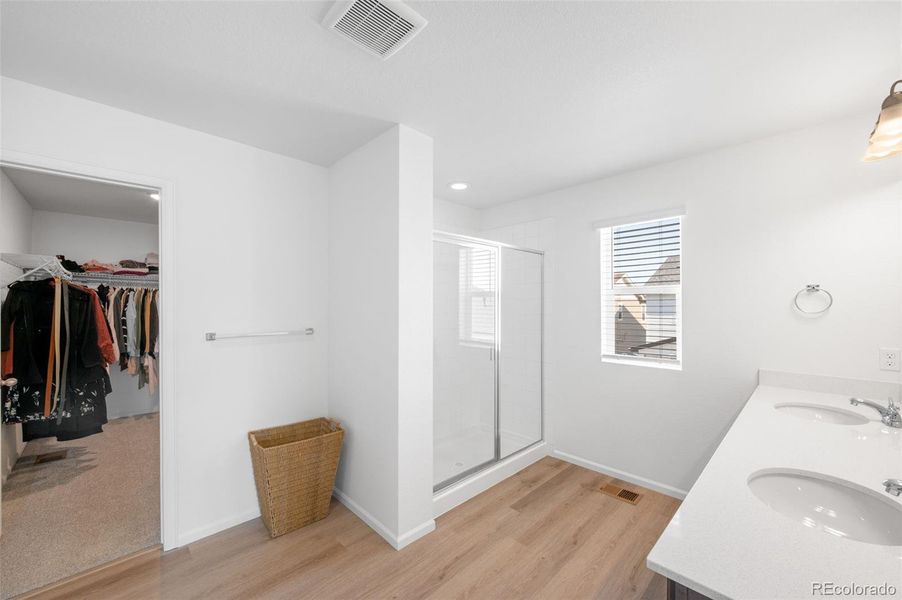 Furnished interior view inside a new home in Thompson River Ranch, Johnstown (Image 25).
