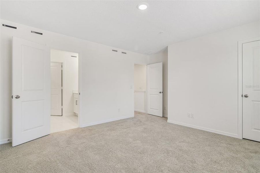 Spacious, unfurnished interior of a new home in Towns at Greenleaf, Oviedo (Image 23).