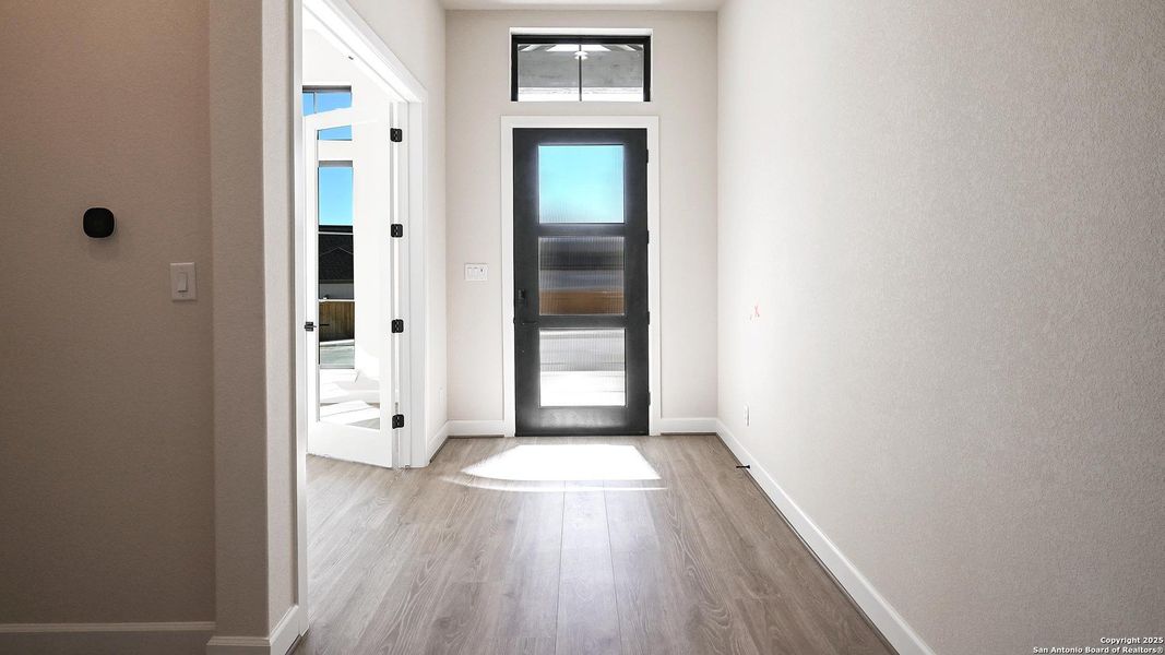 Spacious, unfurnished interior of a new home in Kinder Ranch 70', San Antonio (Image 27). Spacious, unfurnished interior of a new home in Kinder Ranch 70', San Antonio (Image 27).