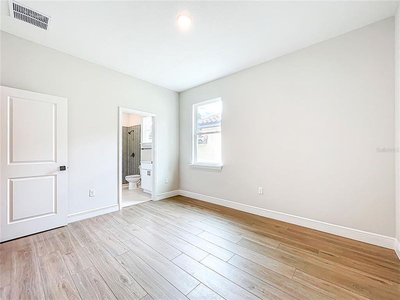 Spacious, unfurnished interior of a new home in , Eustis (Image 18).